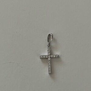 Elegant Silver Cross Pendant